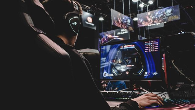 The Evolution of Esports: From Basement Tournaments to Global Phenomenon